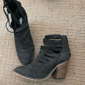 FREE PEOPLE Hybrid Heels Black Suede Leather
Strappy Heeled Booties